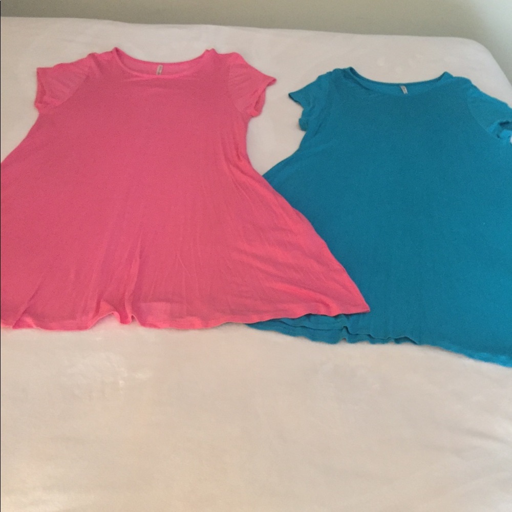 2 short sleeved dresses w/ pockets size L